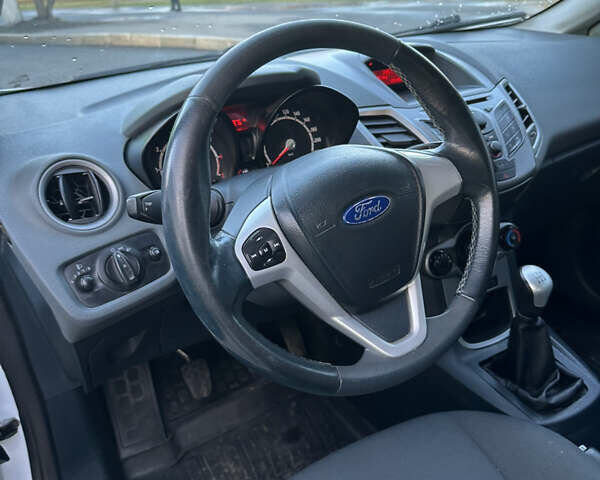 Білий Форд Фієста, об'ємом двигуна 1.24 л та пробігом 128 тис. км за 5300 $, фото 12 на Automoto.ua