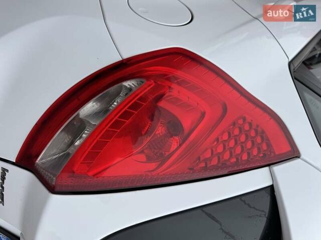 Белый Форд Фиеста, объемом двигателя 1.3 л и пробегом 117 тыс. км за 6400 $, фото 14 на Automoto.ua