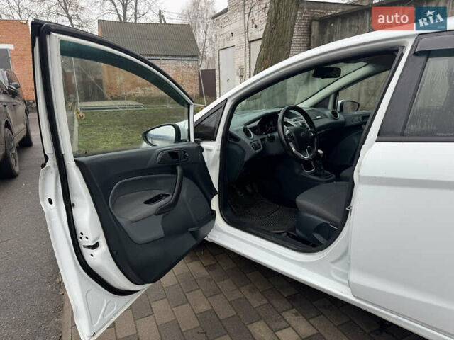 Белый Форд Фиеста, объемом двигателя 1.24 л и пробегом 122 тыс. км за 4900 $, фото 19 на Automoto.ua