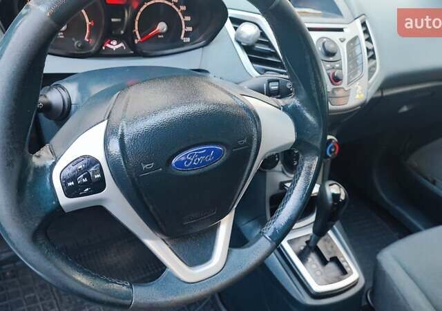 Белый Форд Фиеста, объемом двигателя 1.4 л и пробегом 128 тыс. км за 7900 $, фото 7 на Automoto.ua