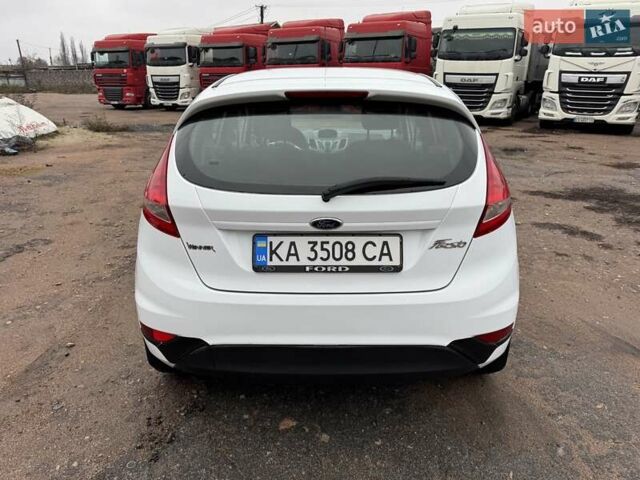 Белый Форд Фиеста, объемом двигателя 1.3 л и пробегом 117 тыс. км за 6400 $, фото 4 на Automoto.ua