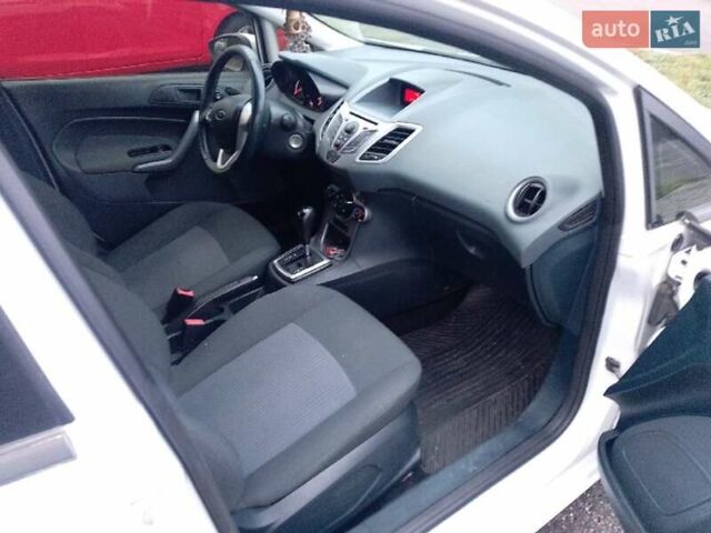 Білий Форд Фієста, об'ємом двигуна 1.39 л та пробігом 94 тис. км за 6700 $, фото 9 на Automoto.ua