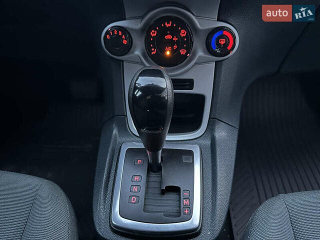 Белый Форд Фиеста, объемом двигателя 1.4 л и пробегом 220 тыс. км за 6950 $, фото 14 на Automoto.ua