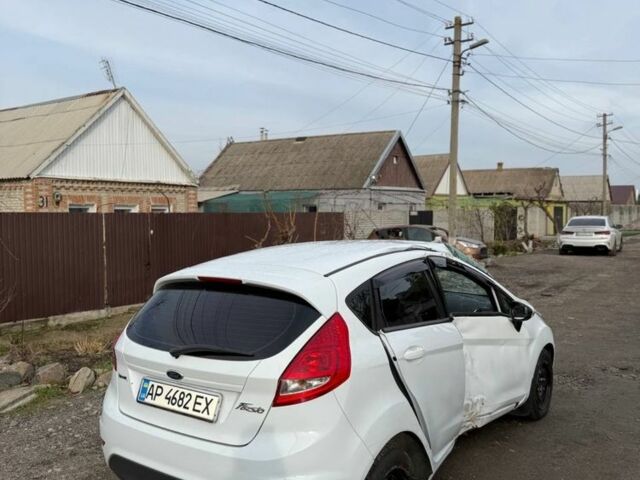 Білий Форд Фієста, об'ємом двигуна 1.2 л та пробігом 103 тис. км за 2200 $, фото 4 на Automoto.ua