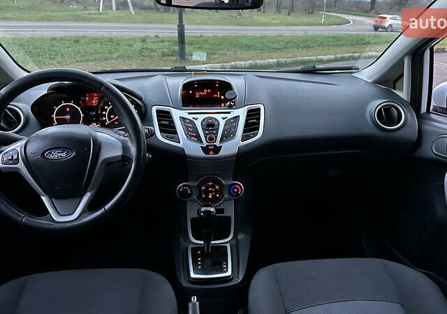 Белый Форд Фиеста, объемом двигателя 1.4 л и пробегом 220 тыс. км за 6950 $, фото 11 на Automoto.ua