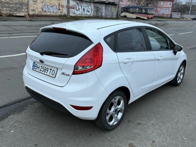 Белый Форд Фиеста, объемом двигателя 1.4 л и пробегом 110 тыс. км за 6950 $, фото 2 на Automoto.ua