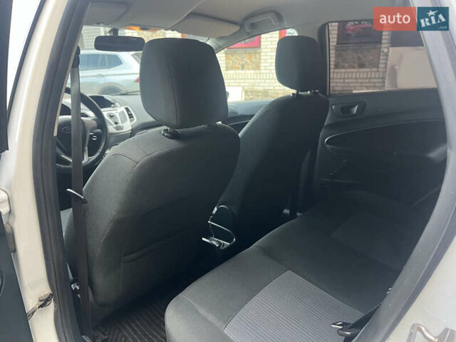 Білий Форд Фієста, об'ємом двигуна 1.39 л та пробігом 222 тис. км за 6800 $, фото 17 на Automoto.ua