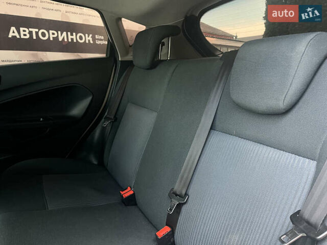 Білий Форд Фієста, об'ємом двигуна 1.39 л та пробігом 222 тис. км за 6800 $, фото 18 на Automoto.ua