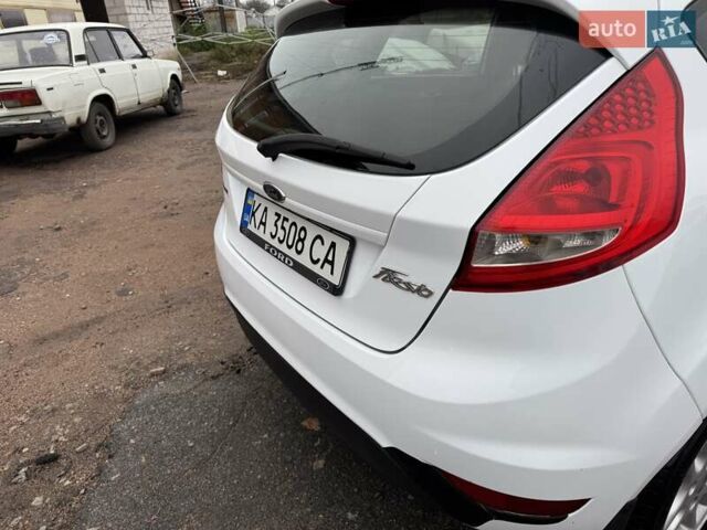 Белый Форд Фиеста, объемом двигателя 1.3 л и пробегом 117 тыс. км за 6400 $, фото 17 на Automoto.ua