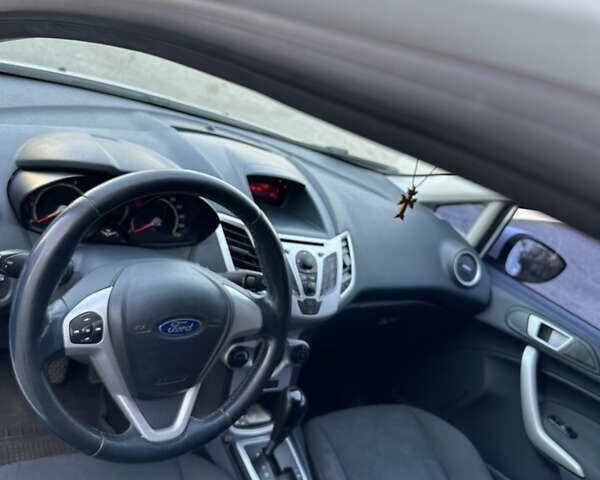 Белый Форд Фиеста, объемом двигателя 1.39 л и пробегом 244 тыс. км за 6350 $, фото 6 на Automoto.ua