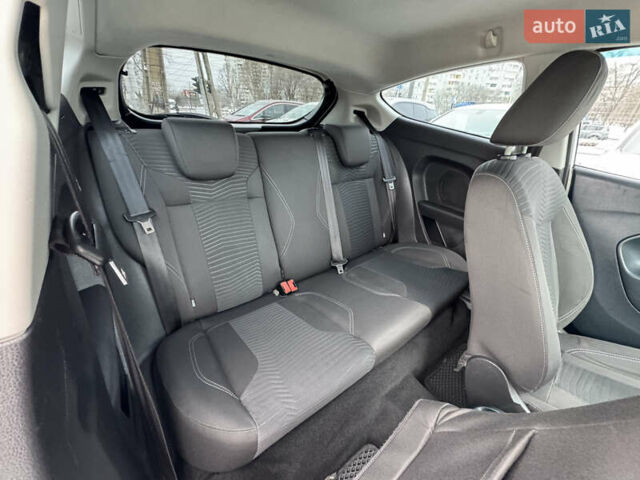 Білий Форд Фієста, об'ємом двигуна 1.4 л та пробігом 233 тис. км за 4800 $, фото 26 на Automoto.ua