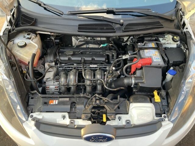 Белый Форд Фиеста, объемом двигателя 1.4 л и пробегом 141 тыс. км за 6900 $, фото 7 на Automoto.ua