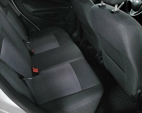 Белый Форд Фиеста, объемом двигателя 1.4 л и пробегом 198 тыс. км за 6700 $, фото 2 на Automoto.ua