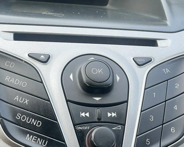 Белый Форд Фиеста, объемом двигателя 1.24 л и пробегом 250 тыс. км за 4900 $, фото 10 на Automoto.ua