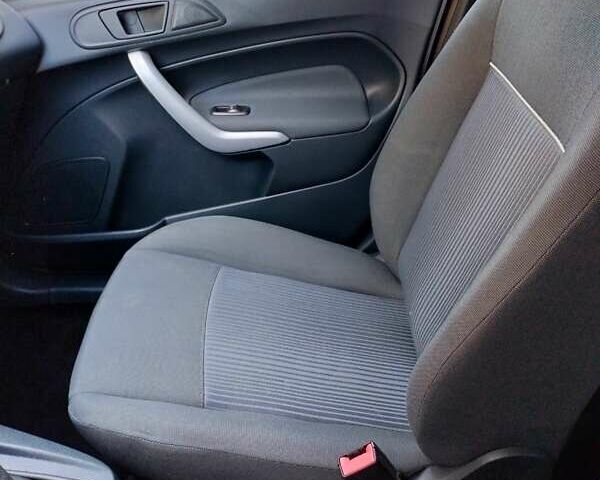 Білий Форд Фієста, об'ємом двигуна 1.24 л та пробігом 164 тис. км за 6500 $, фото 7 на Automoto.ua