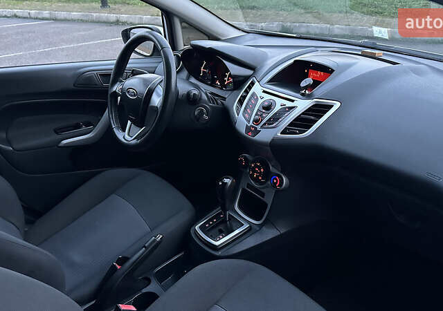 Белый Форд Фиеста, объемом двигателя 1.4 л и пробегом 220 тыс. км за 6950 $, фото 13 на Automoto.ua