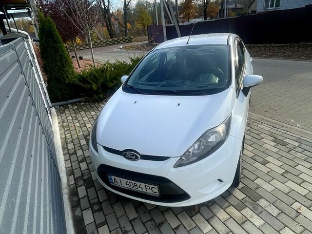 Білий Форд Фієста, об'ємом двигуна 1.2 л та пробігом 250 тис. км за 4999 $, фото 6 на Automoto.ua
