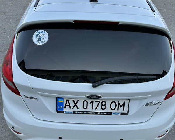 Белый Форд Фиеста, объемом двигателя 1.39 л и пробегом 244 тыс. км за 6350 $, фото 11 на Automoto.ua