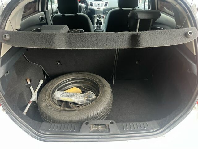 Білий Форд Фієста, об'ємом двигуна 1.4 л та пробігом 222 тис. км за 6800 $, фото 20 на Automoto.ua