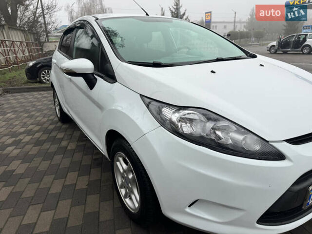Белый Форд Фиеста, объемом двигателя 1.24 л и пробегом 122 тыс. км за 4900 $, фото 17 на Automoto.ua