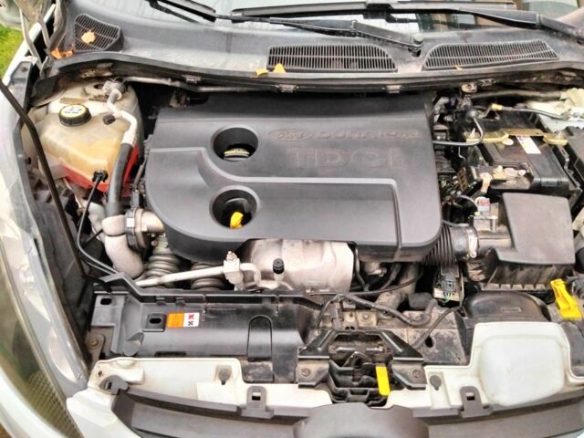 Белый Форд Фиеста, объемом двигателя 1.6 л и пробегом 205 тыс. км за 4500 $, фото 3 на Automoto.ua