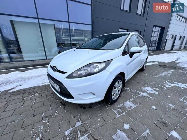 Білий Форд Фієста, об'ємом двигуна 1.2 л та пробігом 150 тис. км за 5250 $, фото 2 на Automoto.ua