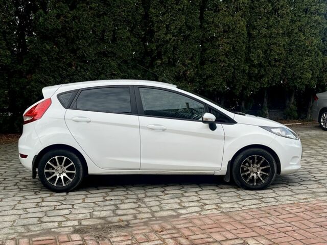 Білий Форд Фієста, об'ємом двигуна 1.4 л та пробігом 222 тис. км за 6800 $, фото 1 на Automoto.ua