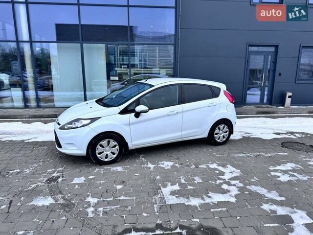 Білий Форд Фієста, об'ємом двигуна 1.2 л та пробігом 150 тис. км за 5250 $, фото 4 на Automoto.ua