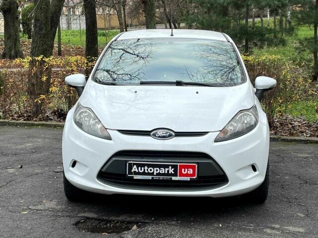 Білий Форд Фієста, об'ємом двигуна 1.4 л та пробігом 240 тис. км за 5990 $, фото 1 на Automoto.ua
