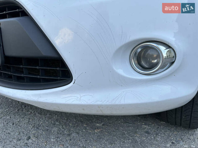 Белый Форд Фиеста, объемом двигателя 1.39 л и пробегом 244 тыс. км за 6350 $, фото 10 на Automoto.ua