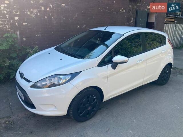 Белый Форд Фиеста, объемом двигателя 1.39 л и пробегом 141 тыс. км за 6700 $, фото 3 на Automoto.ua