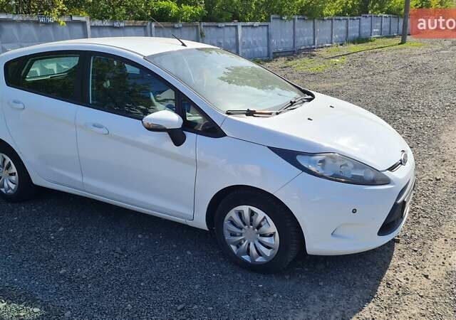 Белый Форд Фиеста, объемом двигателя 1.56 л и пробегом 287 тыс. км за 5500 $, фото 12 на Automoto.ua