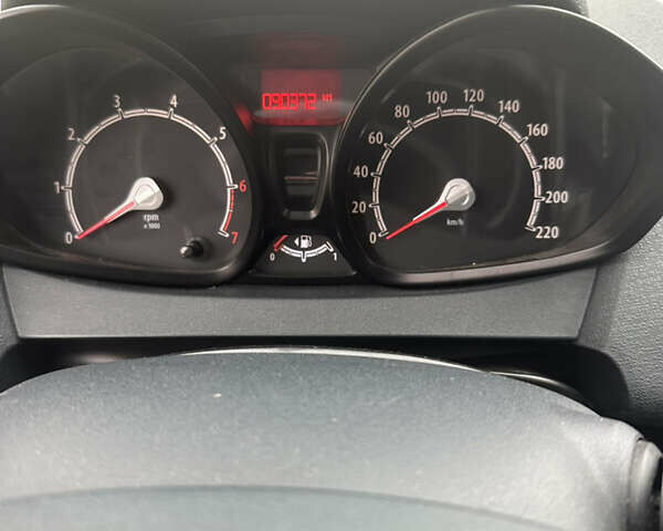 Белый Форд Фиеста, объемом двигателя 1.39 л и пробегом 90 тыс. км за 7500 $, фото 12 на Automoto.ua