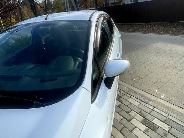 Білий Форд Фієста, об'ємом двигуна 1.2 л та пробігом 250 тис. км за 4999 $, фото 4 на Automoto.ua