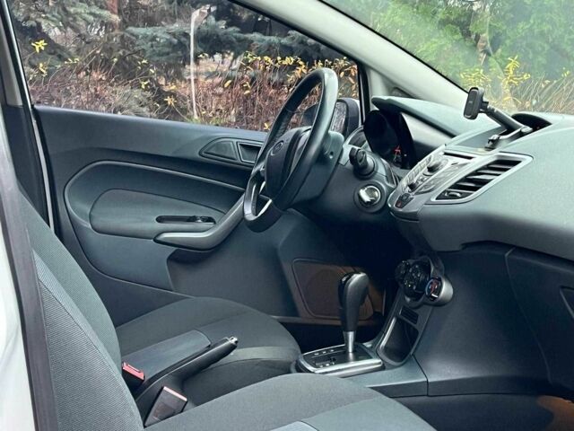 Білий Форд Фієста, об'ємом двигуна 1.4 л та пробігом 240 тис. км за 5990 $, фото 5 на Automoto.ua