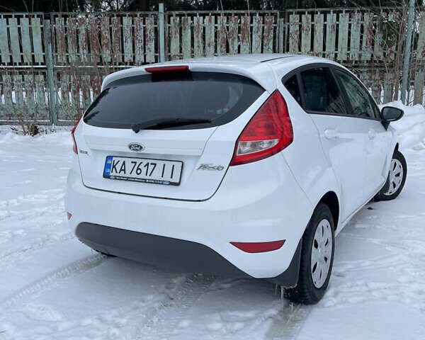 Белый Форд Фиеста, объемом двигателя 1.25 л и пробегом 151 тыс. км за 5450 $, фото 1 на Automoto.ua