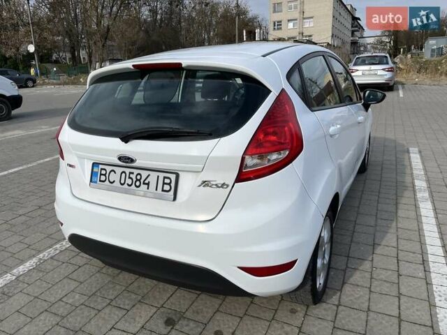 Білий Форд Фієста, об'ємом двигуна 1.4 л та пробігом 234 тис. км за 5000 $, фото 6 на Automoto.ua