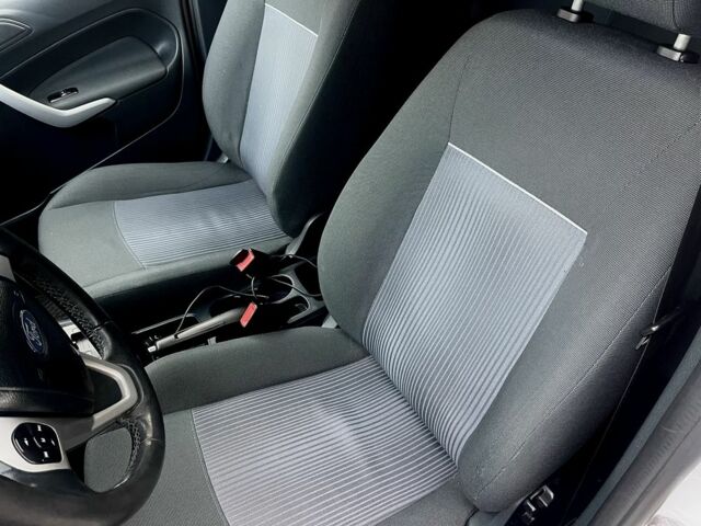 Білий Форд Фієста, об'ємом двигуна 1.4 л та пробігом 222 тис. км за 6800 $, фото 11 на Automoto.ua