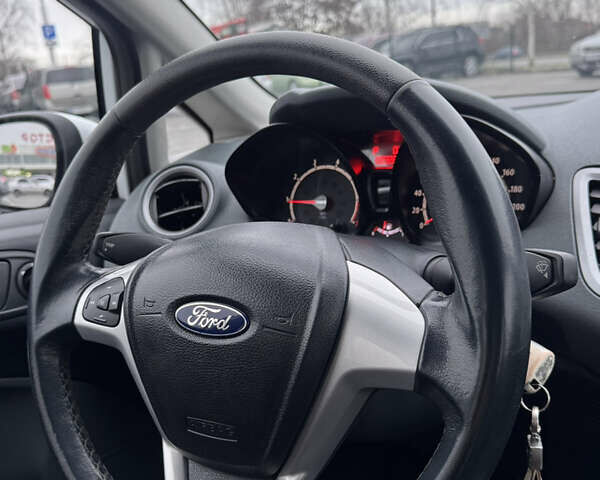 Білий Форд Фієста, об'ємом двигуна 1.39 л та пробігом 102 тис. км за 7400 $, фото 12 на Automoto.ua