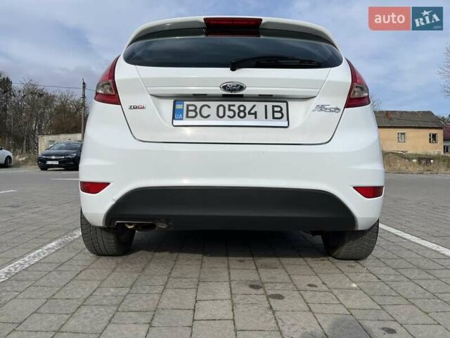 Білий Форд Фієста, об'ємом двигуна 1.4 л та пробігом 234 тис. км за 5000 $, фото 5 на Automoto.ua
