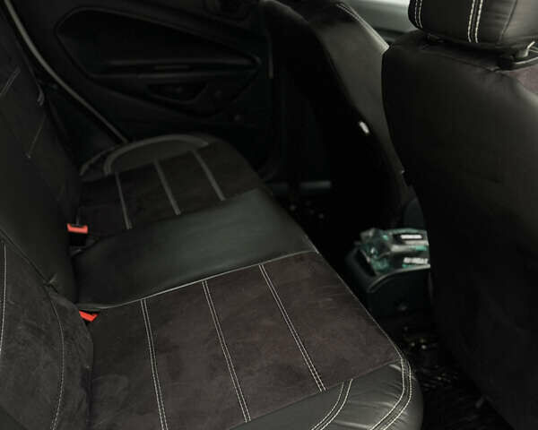 Белый Форд Фиеста, объемом двигателя 1.3 л и пробегом 150 тыс. км за 6200 $, фото 8 на Automoto.ua