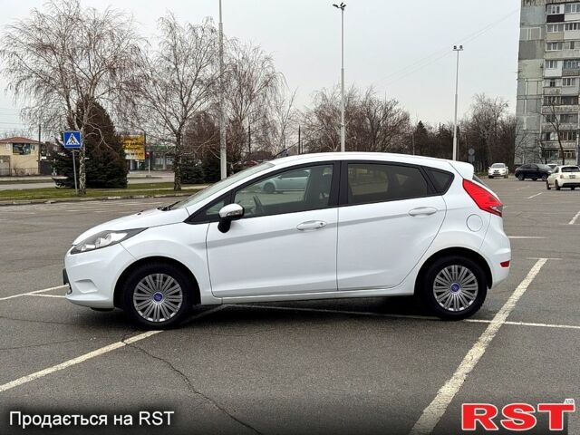 Білий Форд Фієста, об'ємом двигуна 1.4 л та пробігом 1020 тис. км за 7500 $, фото 4 на Automoto.ua