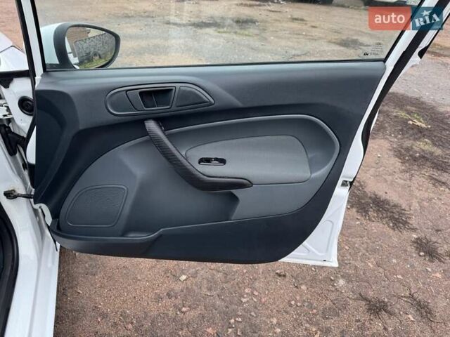 Белый Форд Фиеста, объемом двигателя 1.3 л и пробегом 117 тыс. км за 6400 $, фото 39 на Automoto.ua