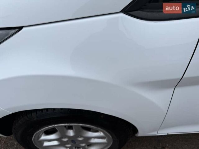 Белый Форд Фиеста, объемом двигателя 1.3 л и пробегом 117 тыс. км за 6400 $, фото 9 на Automoto.ua