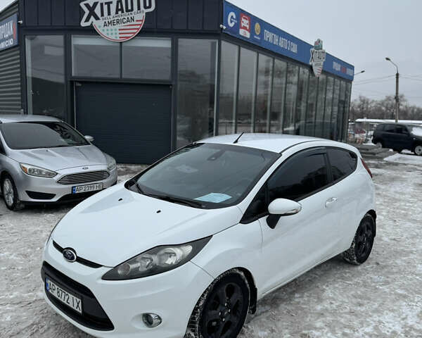 Білий Форд Фієста, об'ємом двигуна 1.4 л та пробігом 233 тис. км за 4800 $, фото 1 на Automoto.ua
