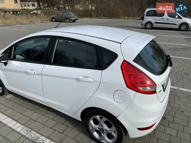 Білий Форд Фієста, об'ємом двигуна 1.4 л та пробігом 234 тис. км за 5000 $, фото 23 на Automoto.ua