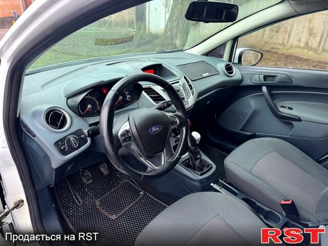 Білий Форд Фієста, об'ємом двигуна 1.2 л та пробігом 122 тис. км за 4900 $, фото 7 на Automoto.ua