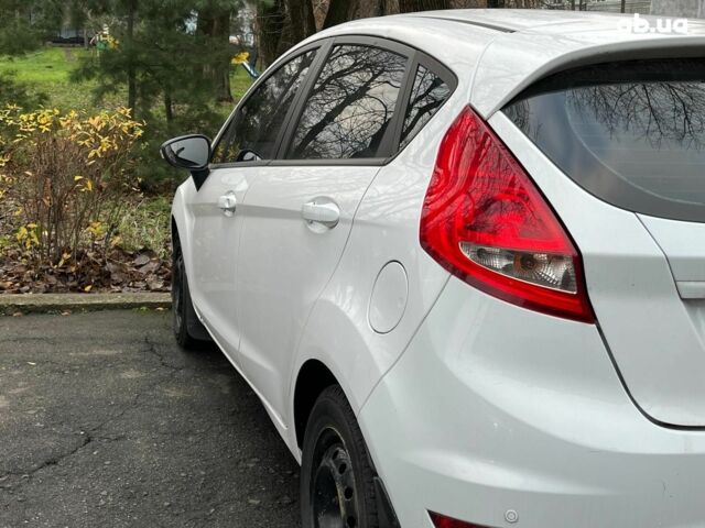 Белый Форд Фиеста, объемом двигателя 1.4 л и пробегом 240 тыс. км за 5990 $, фото 16 на Automoto.ua