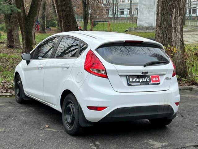 Білий Форд Фієста, об'ємом двигуна 1.4 л та пробігом 240 тис. км за 5990 $, фото 14 на Automoto.ua