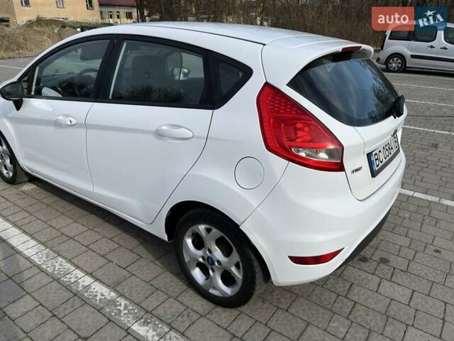Білий Форд Фієста, об'ємом двигуна 1.4 л та пробігом 234 тис. км за 5000 $, фото 2 на Automoto.ua